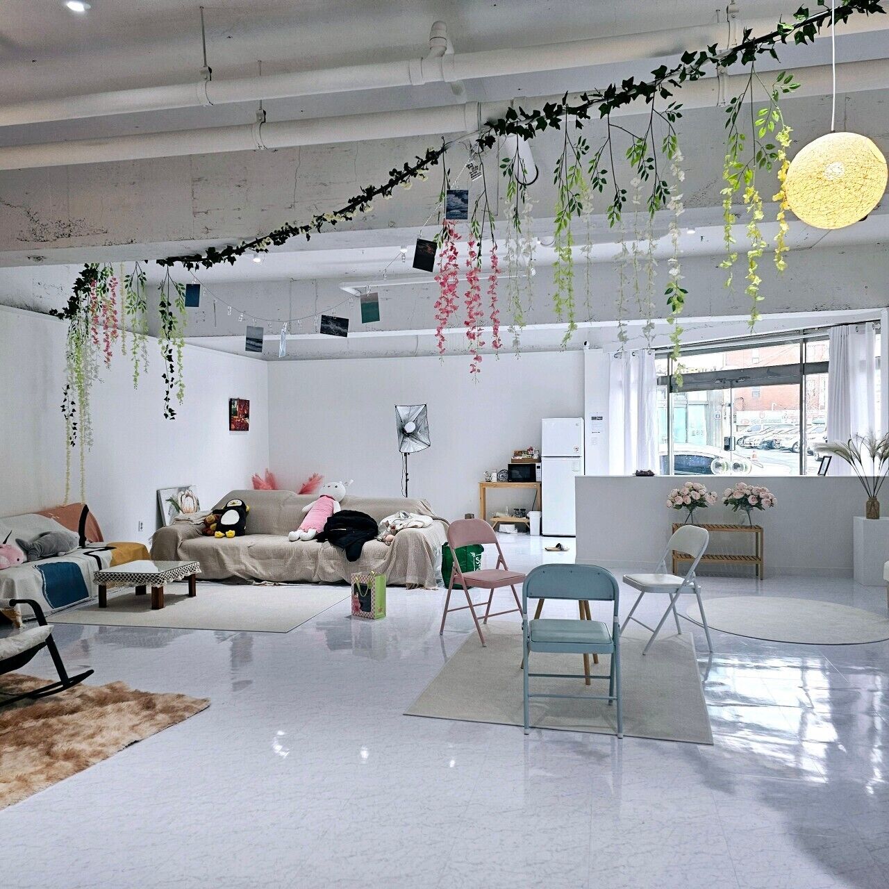 60 pyeong / for up to 30 people Neat/ near Yeongildaejukdo Market / Barbecue setting available