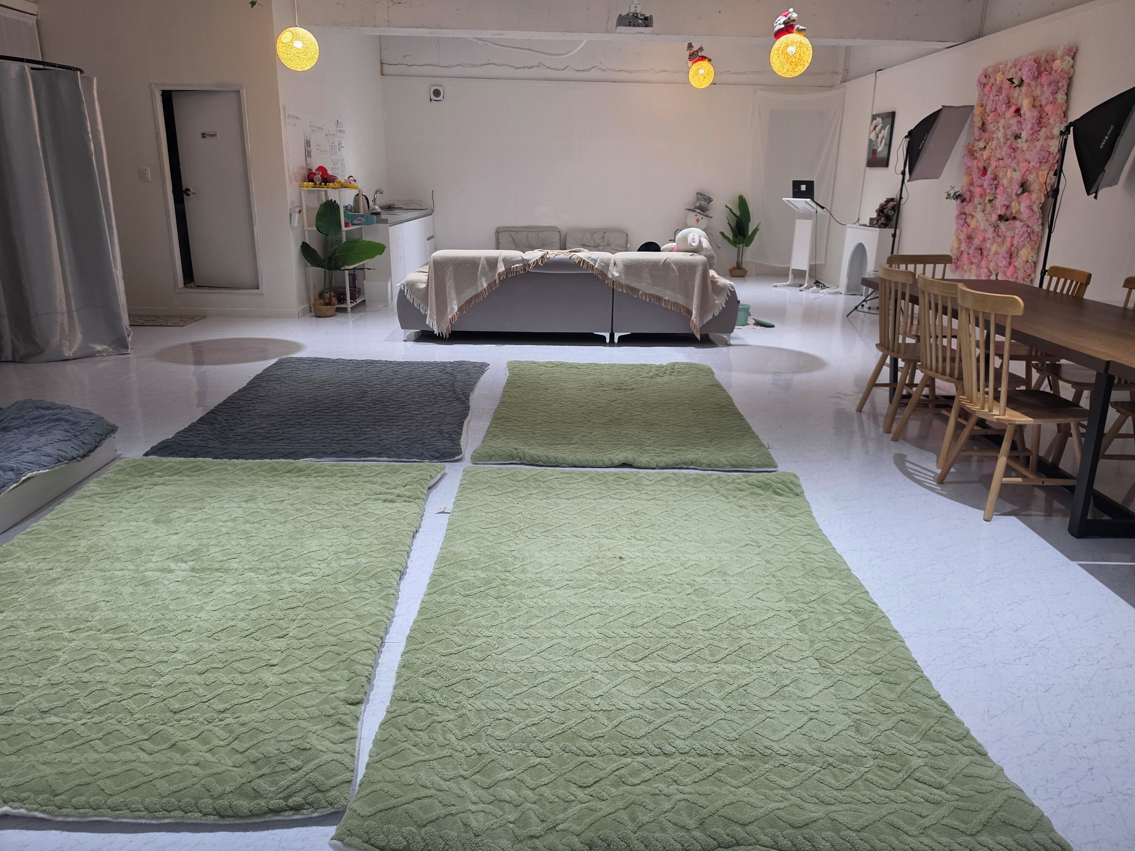 60 pyeong / for up to 30 people Neat/ near Yeongildaejukdo Market / Barbecue setting available | Free WiFi
