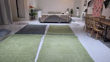 60 pyeong / for up to 30 people Neat/ near Yeongildaejukdo Market / Barbecue setting available | Free WiFi