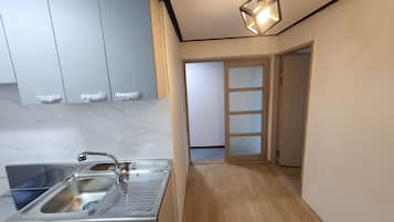 4 rooms with 50 pyeong / for up to 15 people / Near Yeongil Daejukdo Market | Yksityinen keittiö