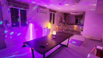 Rooftop style, barbecue available, accommodates up to 10 people, neat and happy