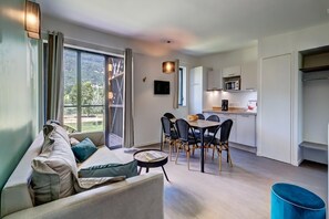 Smart TV - 6-Person Apartment in Motz (MOTZ (SAVOIE))