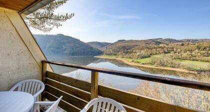 Lake View Miremont Apartment for 5