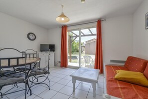 Smart TV, ping pong - Provence House Near Avignon for 4 (SAINT SATURNIN LES AVIGNON (VAUCLUSE))