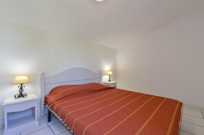 Room - Provence House Near Avignon for 4 (SAINT SATURNIN LES AVIGNON (VAUCLUSE))