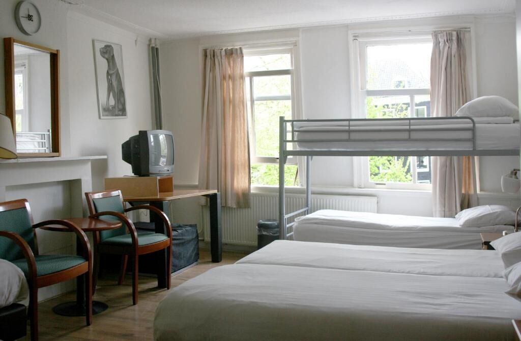 Classic-Vierbettzimmer, Kanalblick | Kostenloses WLAN