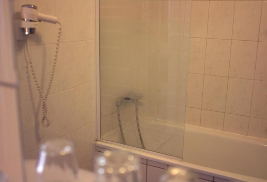 Classic Triple Room, Canal View | Bilik Mandi