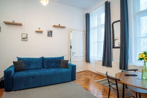 Apartment, Courtyard View | Ruang tamu