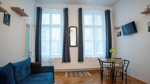Leilighet, bakgårdsutsikt | Oppholdsområde