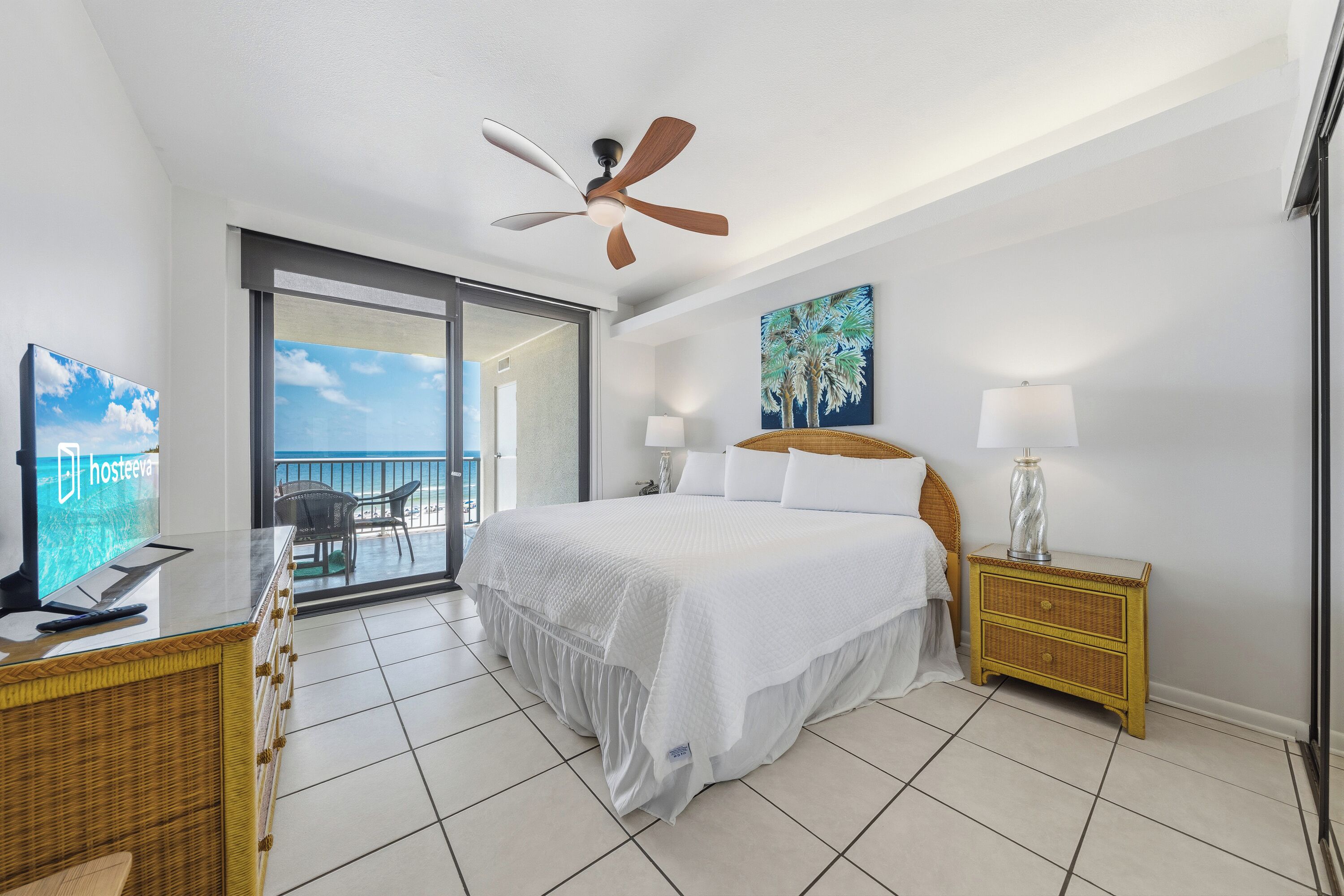 Condo Prestigio, 3 habitaciones, balcón, vista a la playa | Decoración personalizada y muebles diferentes 