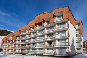 Exterior - Central Slope Stay for Four (Les Deux Alpes)