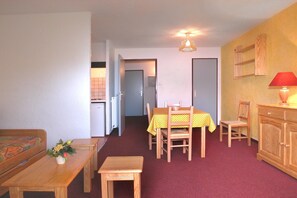 Dining - Central Slope Stay for Four (Les Deux Alpes)