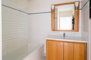 Bathroom - Rivières Countryside Retreat for 6 (RIVIERES (TARN))