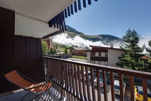 Property grounds - Slope-side apartment with balcony views (Les Deux Alpes)