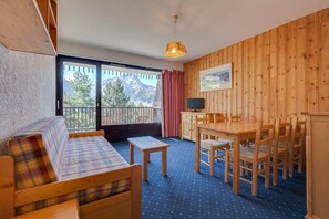 Smart TV - Slope-side apartment with balcony views (Les Deux Alpes)