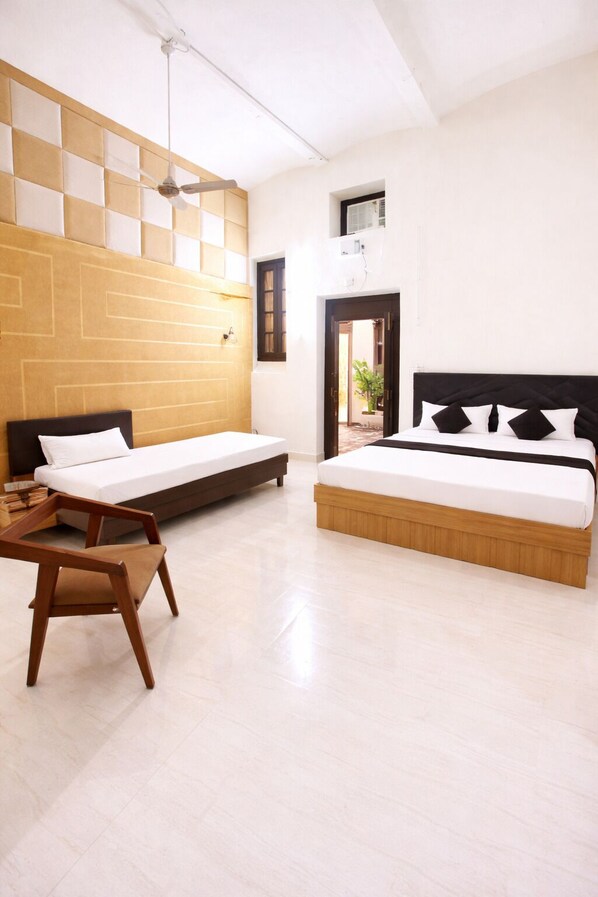 Double Room | Soundproofing, free WiFi - Hotel Rainbow Heritage Stay Varanasi (Varanasi)