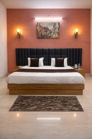 Double Room | Soundproofing, free WiFi - Hotel Rainbow Heritage Stay Varanasi (Varanasi)