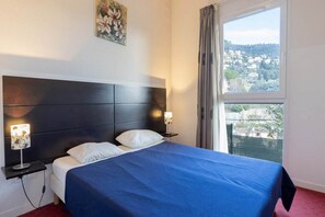 Room - Apartment in Grasse with Swimming Pool (Grasse)