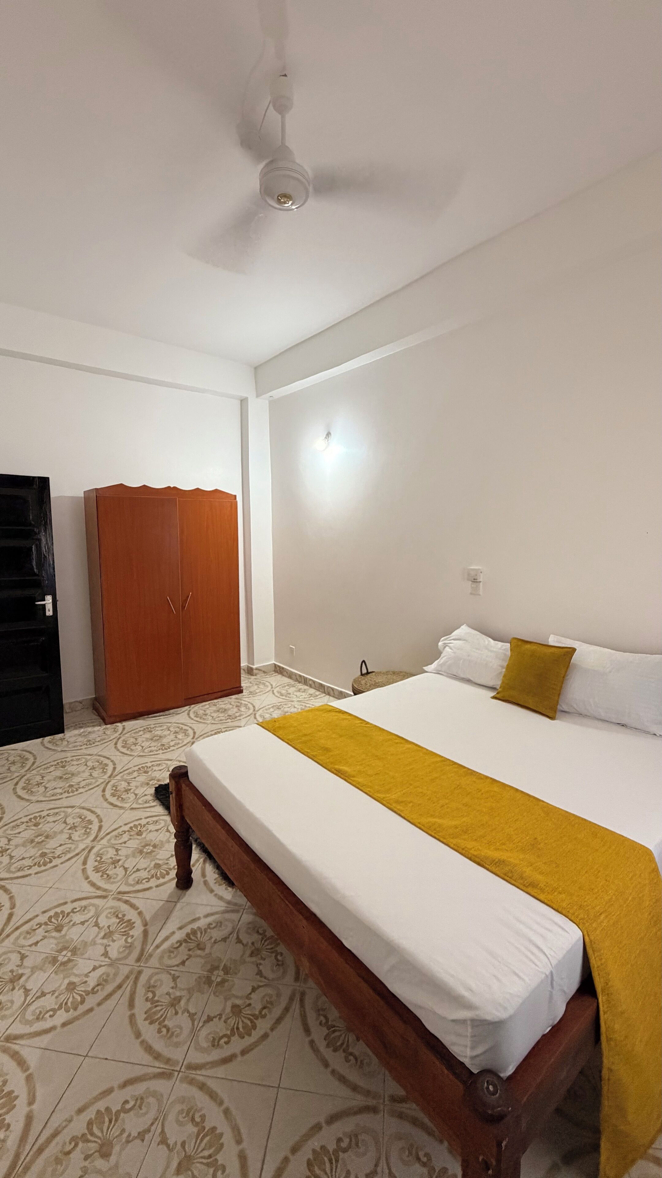 2 bedrooms, iron/ironing board, WiFi