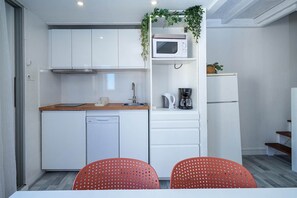 Fridge, microwave, oven, stovetop - Apartment with Mezzanine in Cap d'Agde (Agde)