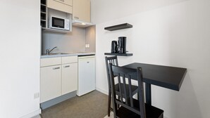 茶具/咖啡用具、冰箱、微波炉、炉灶