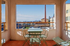 Outdoor dining - Apartment Near the Center of Grasse (Grasse)