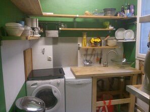 Private kitchen - Vrbo Property (Paris)