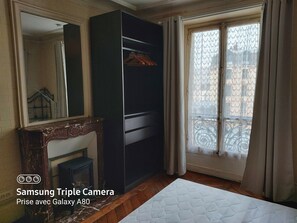 WiFi, bed sheets - Vrbo Property (Paris)