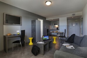 Ping pong - Montpellier Base Near Coast with Balcony (Saint-Jean-de-Védas)