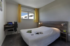Free WiFi - Montpellier Base Near Coast with Balcony (Saint-Jean-de-Védas)