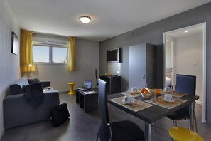 Ping pong - Montpellier Base Near Coast with Balcony (Saint-Jean-de-Védas)