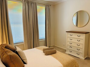 2 bedrooms, iron/ironing board, WiFi, bed sheets
