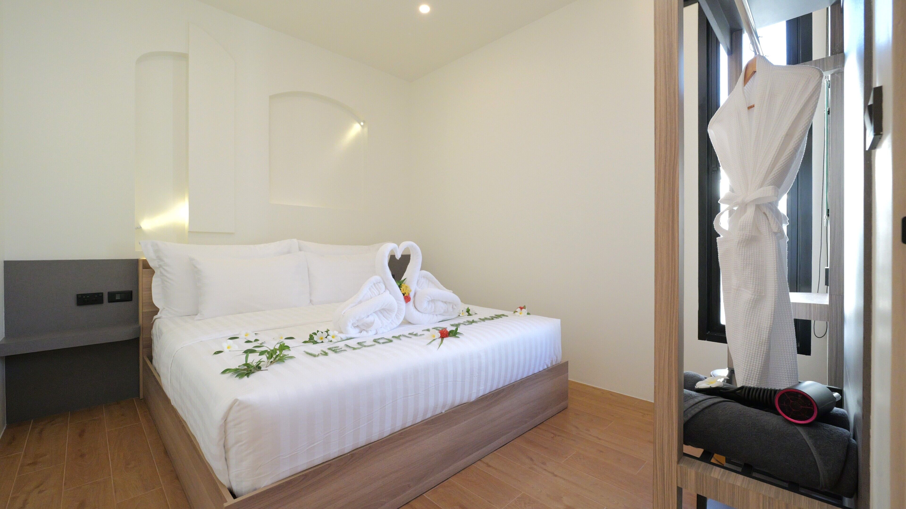 Een kluis op de kamer, verduisterende gordijnen, gratis babybedden