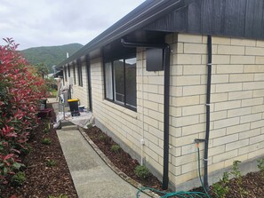 Property grounds - Unwind in beautiful Waikawa — your perfect coastal hideaway (Waikawa)