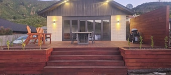 Unwind in beautiful Waikawa — your perfect coastal hideaway