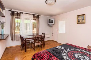 Internet, bed sheets - Cozy holiday studio in Umag (Umag)
