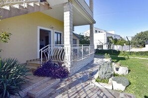 Exterior - Green retreat near the coast (Bašanija)