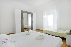 Internet, bed sheets - Ground-floor retreat surrounded by nature (Bašanija)