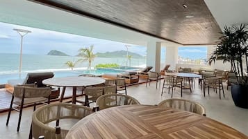 Luxury Room, Balcony, Beach View | Outdoor dining