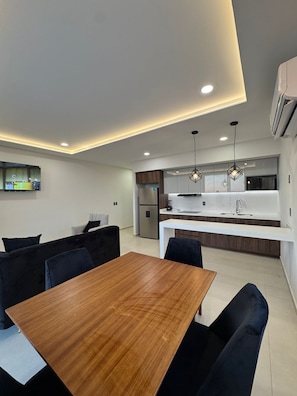 Luxury Room, Balcony, Beach View | Interior - Sunsetline Malecón Mazatlán (Mazatlán)