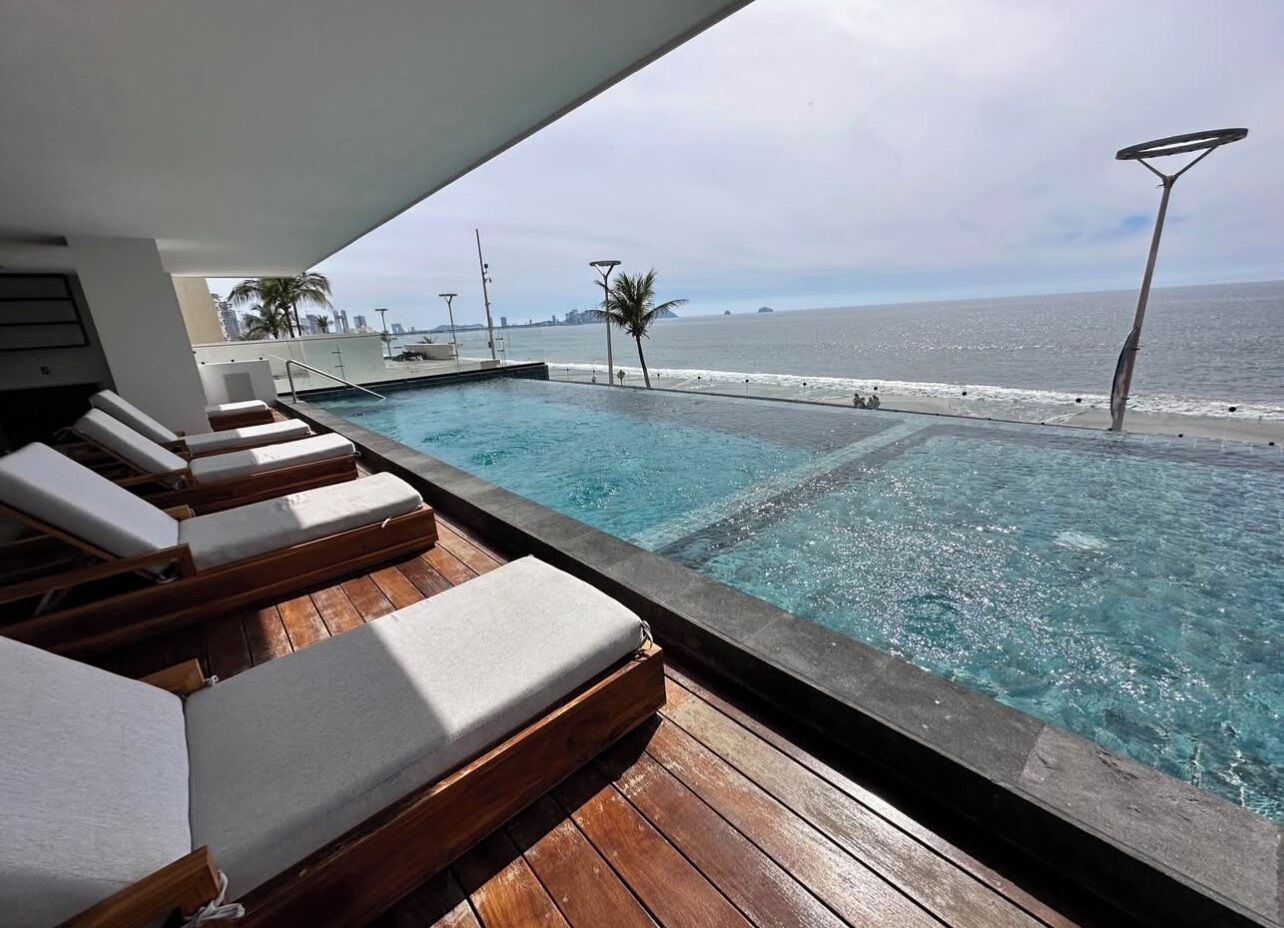 Luxury Room, Balcony, Beach View | Pool