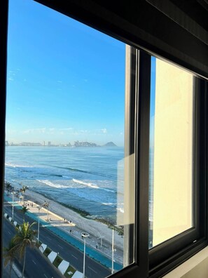 Departamento Deluxe, balcón, vista a la playa | Ropa de cama de alta calidad, edredón y decoración personalizada 