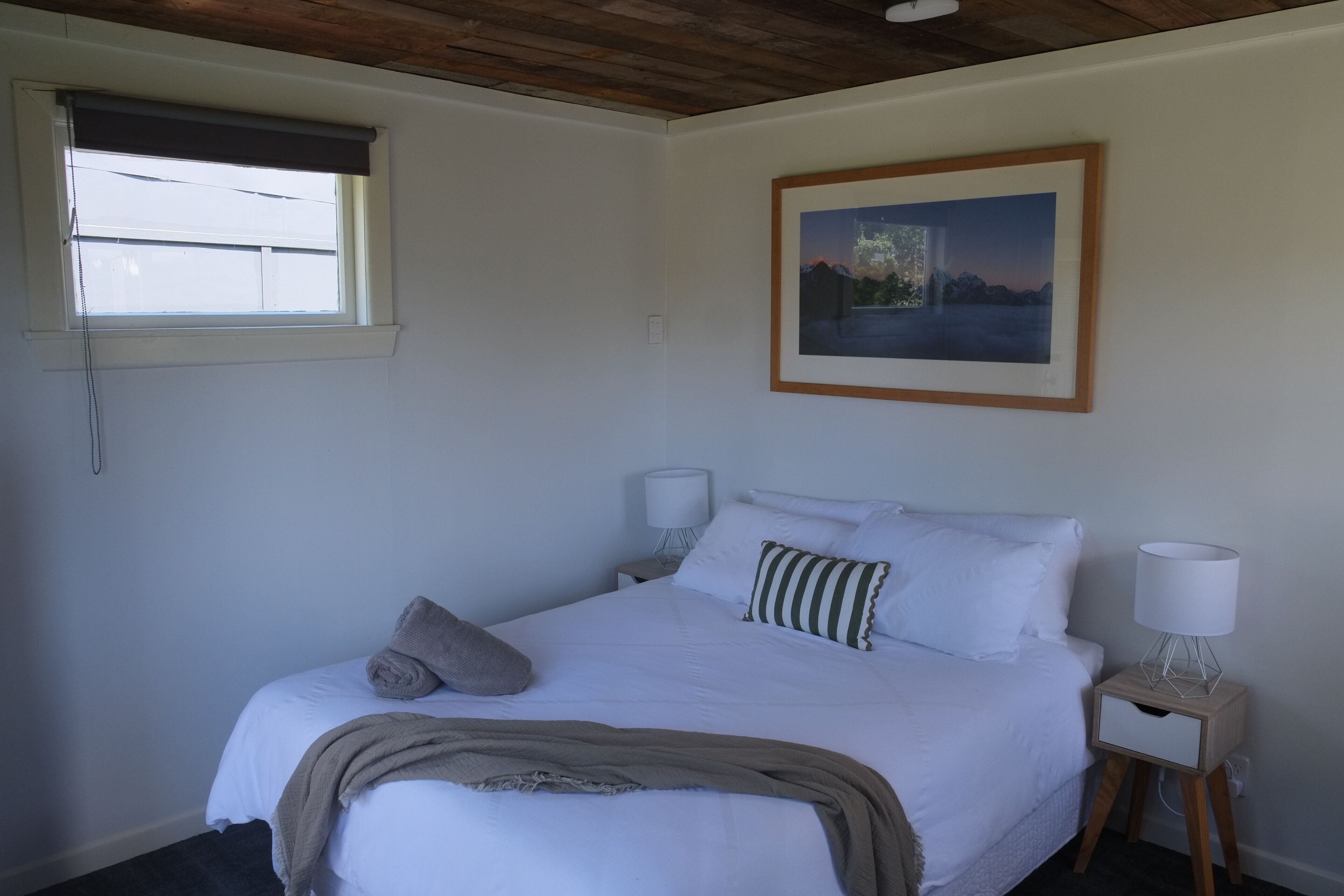WiFi, bed sheets