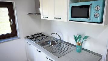 Studio, Garden View | Private kitchen