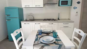 Studio, Garden View | Private kitchen