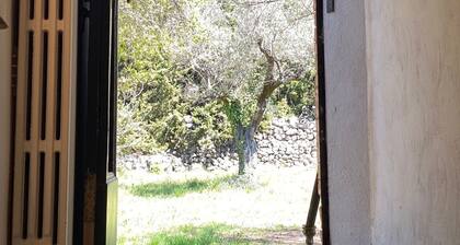 La chambre du Mazet, self-contained accommodation for two people