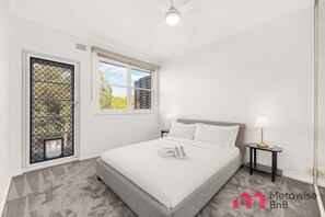 Iron/ironing board, WiFi, bed sheets