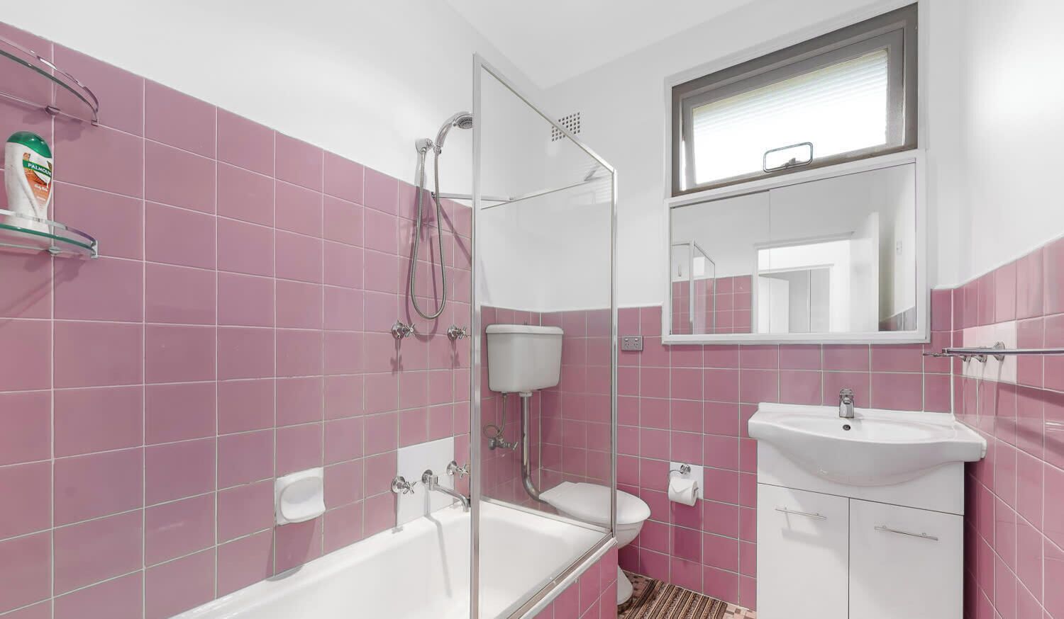 Dusche, Haartrockner, Handtücher, Shampoo