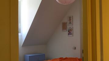 1 dormitorio, escritorio, wifi gratis y ropa de cama