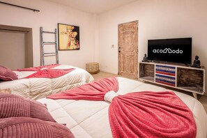 Free WiFi, bed sheets - Luxury house 5 Bedrooms + 4.5 Bathrooms/ ocean front in Isla Colon Bocas del Toro🏖️🌊 (Bocas del Toro)